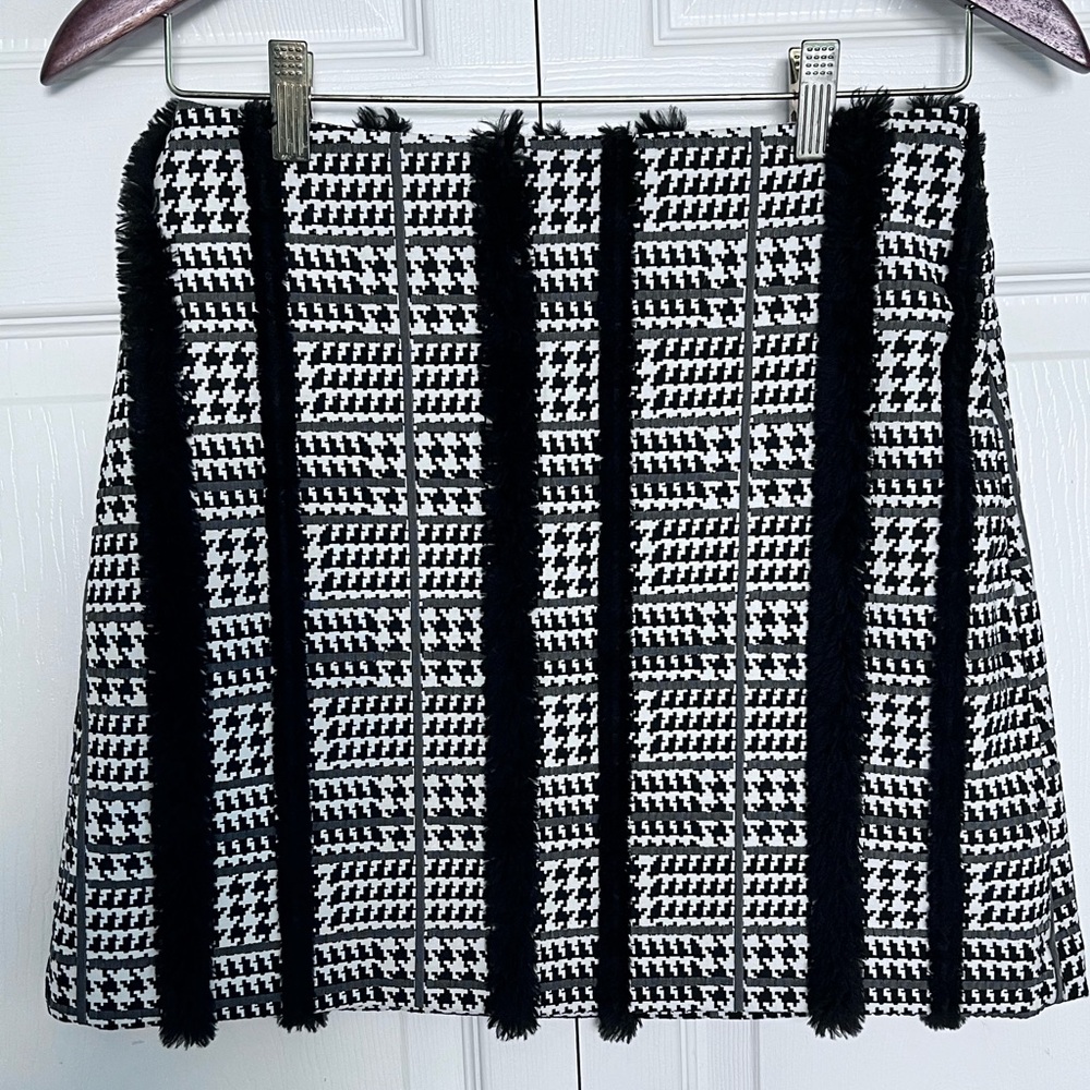 H & M Black and White Houndstooth Skirt-Size  6